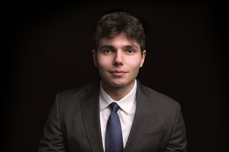 A portrait of Peter Sims